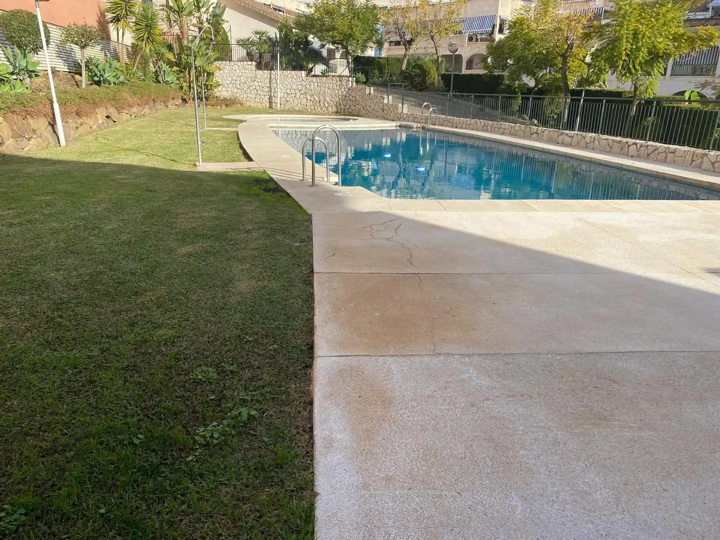 Piscina de Apartament en venda en Benalmádena amb Aire condicionat, Calefacció i Piscina comunitària