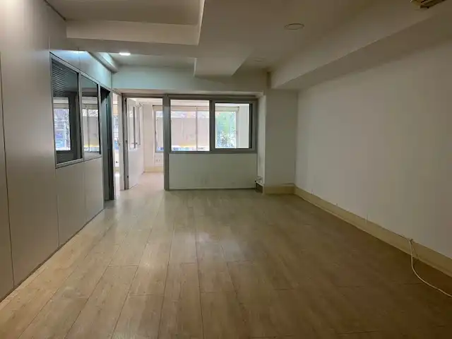 Office space with lift for sale in Avinguda de Mistral, imagen 2