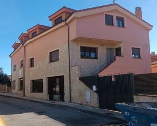 Vista exterior de Casa adosada en venda en San Cristóbal de Segovia amb Balcó