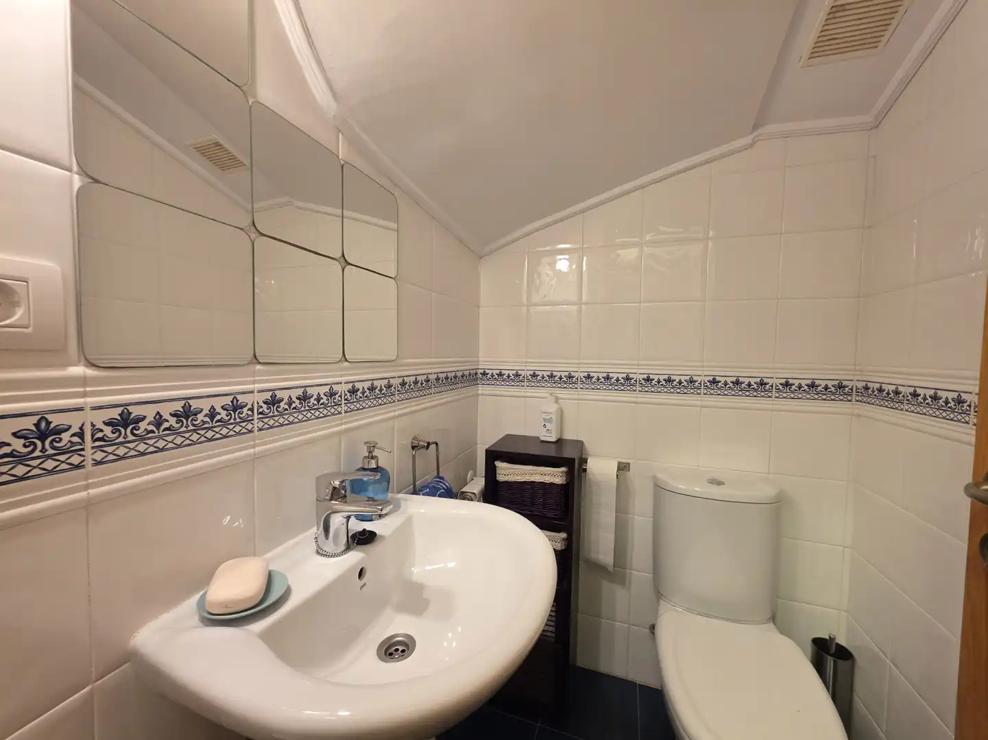 Badezimmer von Haus oder Chalet zum Verkauf in Sariego mit Heizung, Parkett und Terrasse