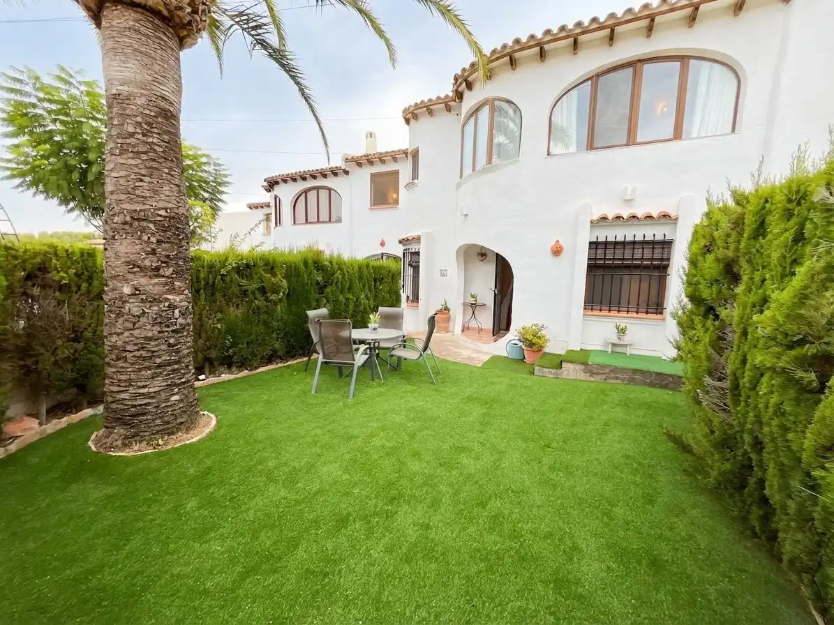 Casa amb piscina en venda a Marisol Park - Ortembach - Los Almendros