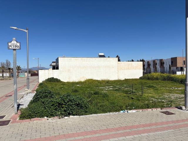 Terreno residencial en Venta en Calle Calle Petunia en Casco Histórico