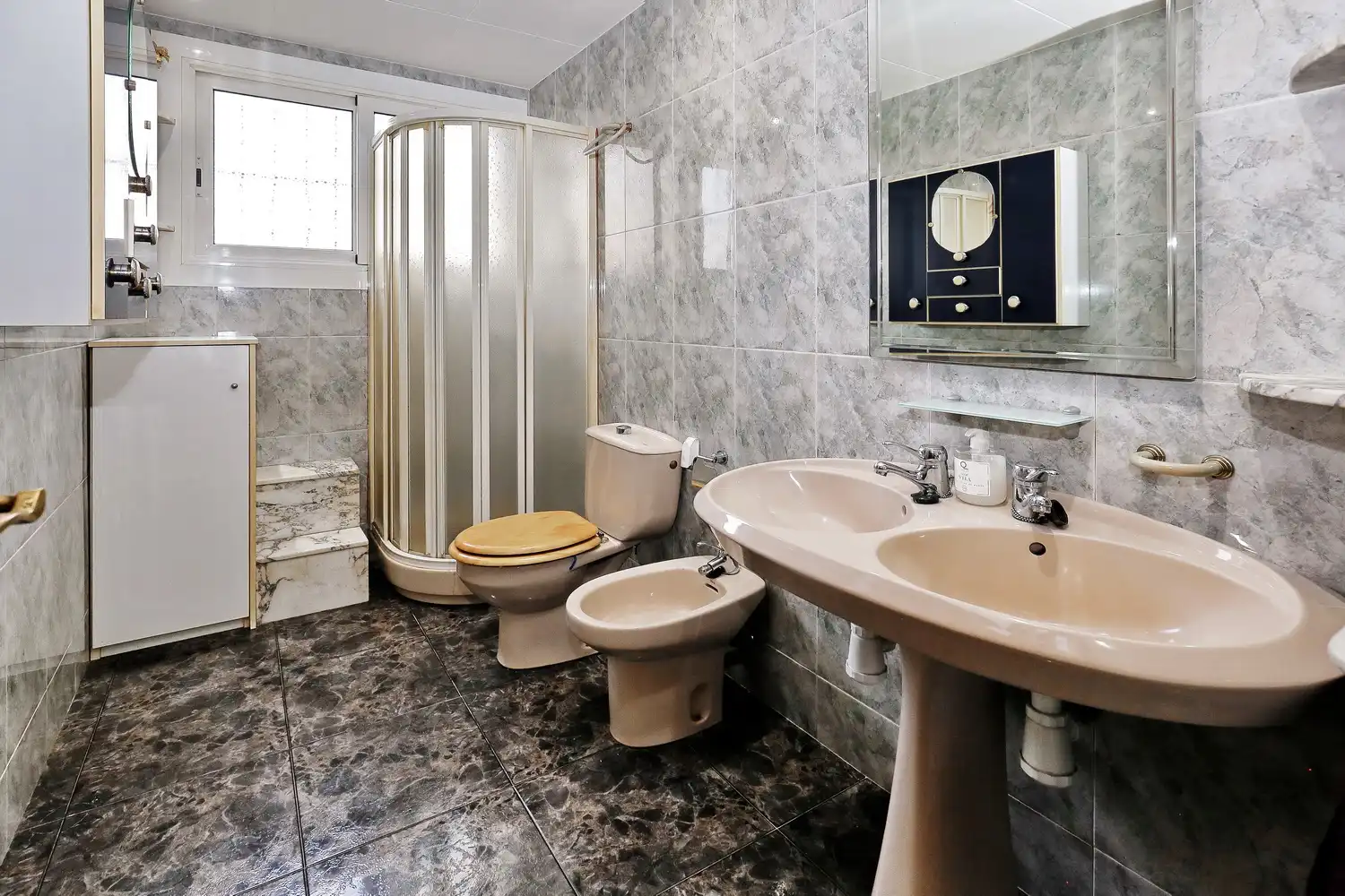 Baño de Piso en venta en Nou Barris