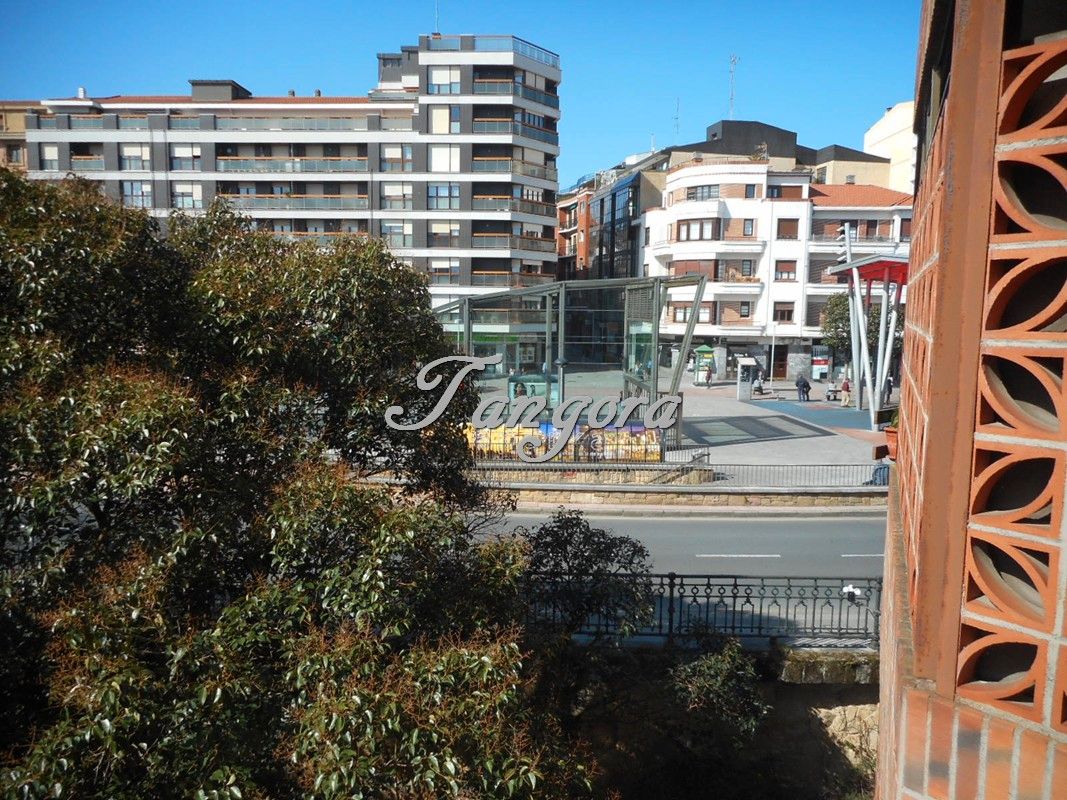Exterior view of Apartment to rent in Getxo   with Heating, Parquet flooring and Furnished