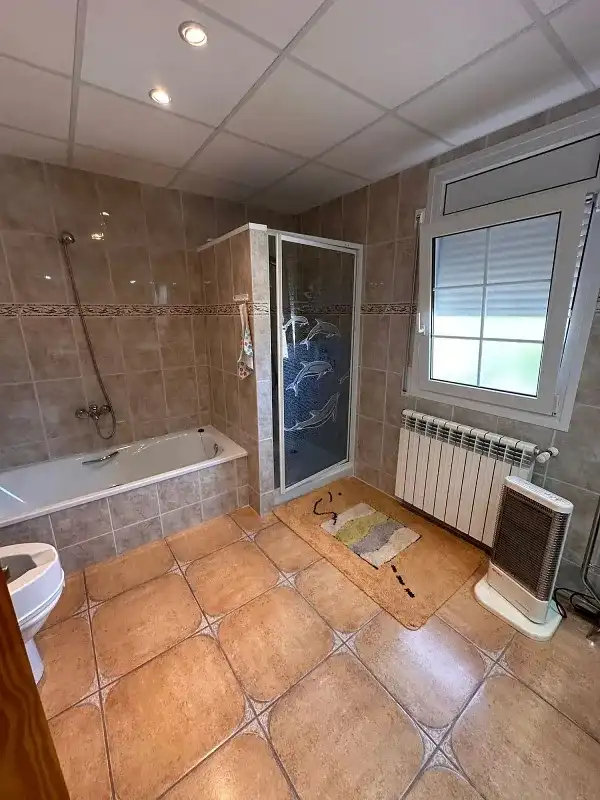 Bany de Casa o xalet en venda en Pratdip amb Aire condicionat, Calefacció i Jardí privat