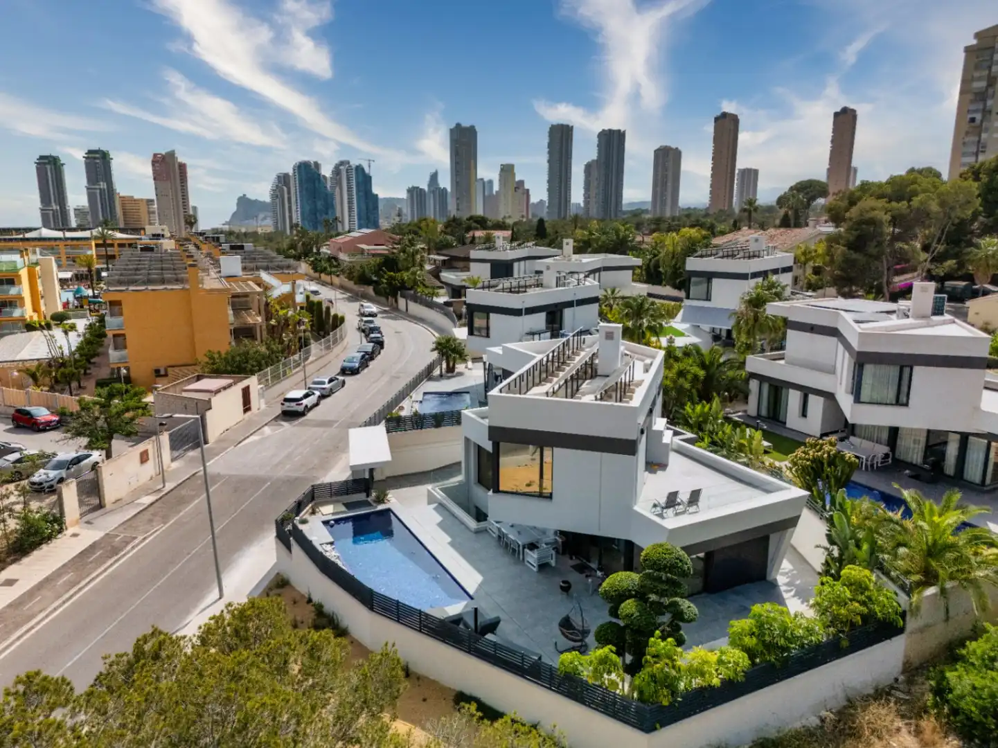 Vista exterior de Casa o xalet en venda en Benidorm amb Piscina