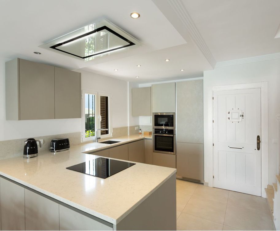 Kitchen of Flat for sale in Estepona  with Terrace, Furnished and Oven