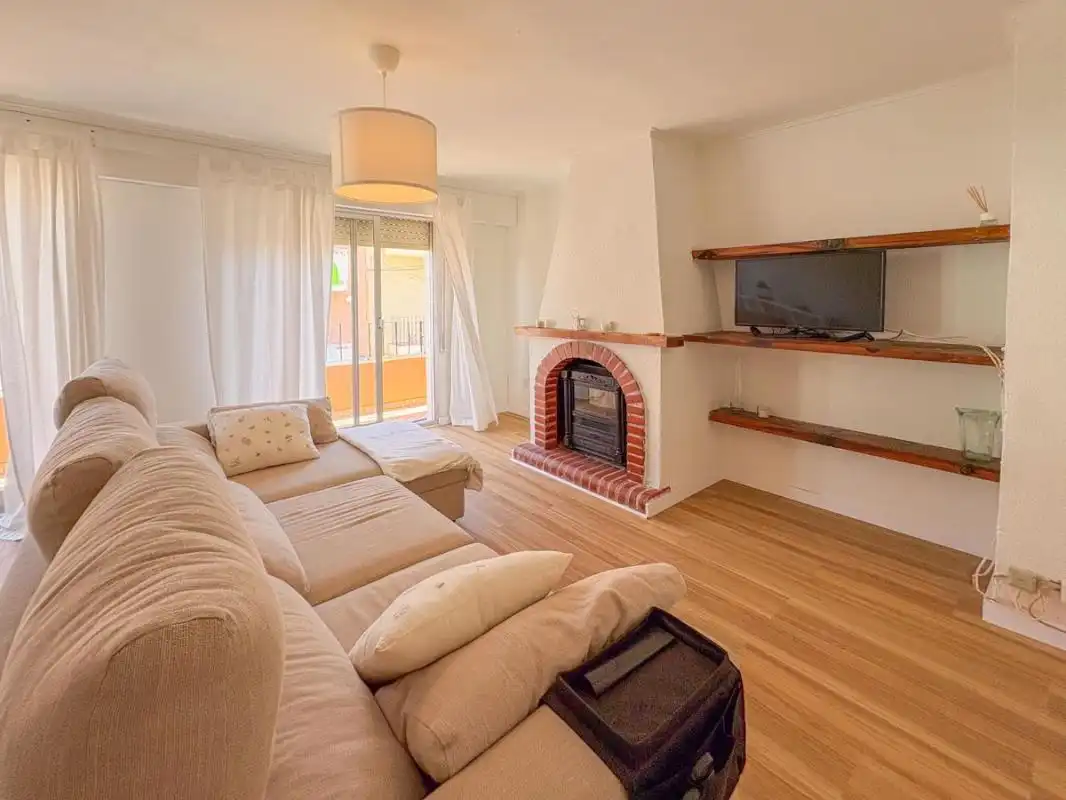 Casa rústica con terraza en venta en Carrer les Amèriques