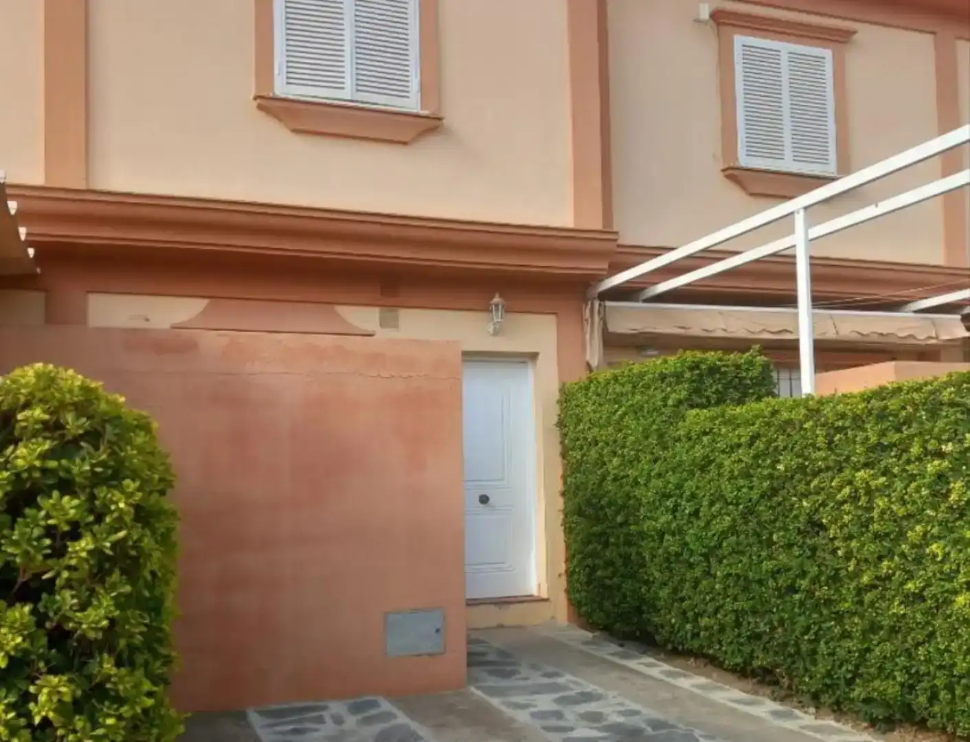 Vista exterior de Casa adosada de lloguer en Rota amb Jardí privat, Piscina i Balcó