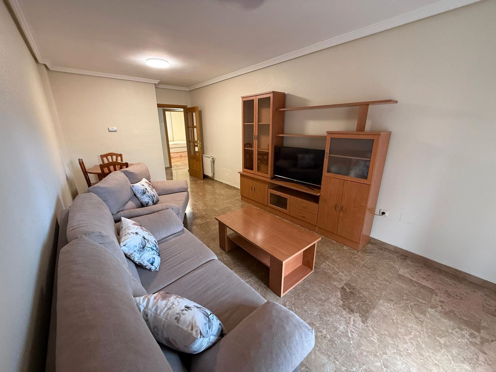 Sala d'estar de Apartament en venda en  Albacete Capital amb Calefacció, Traster i Moblat