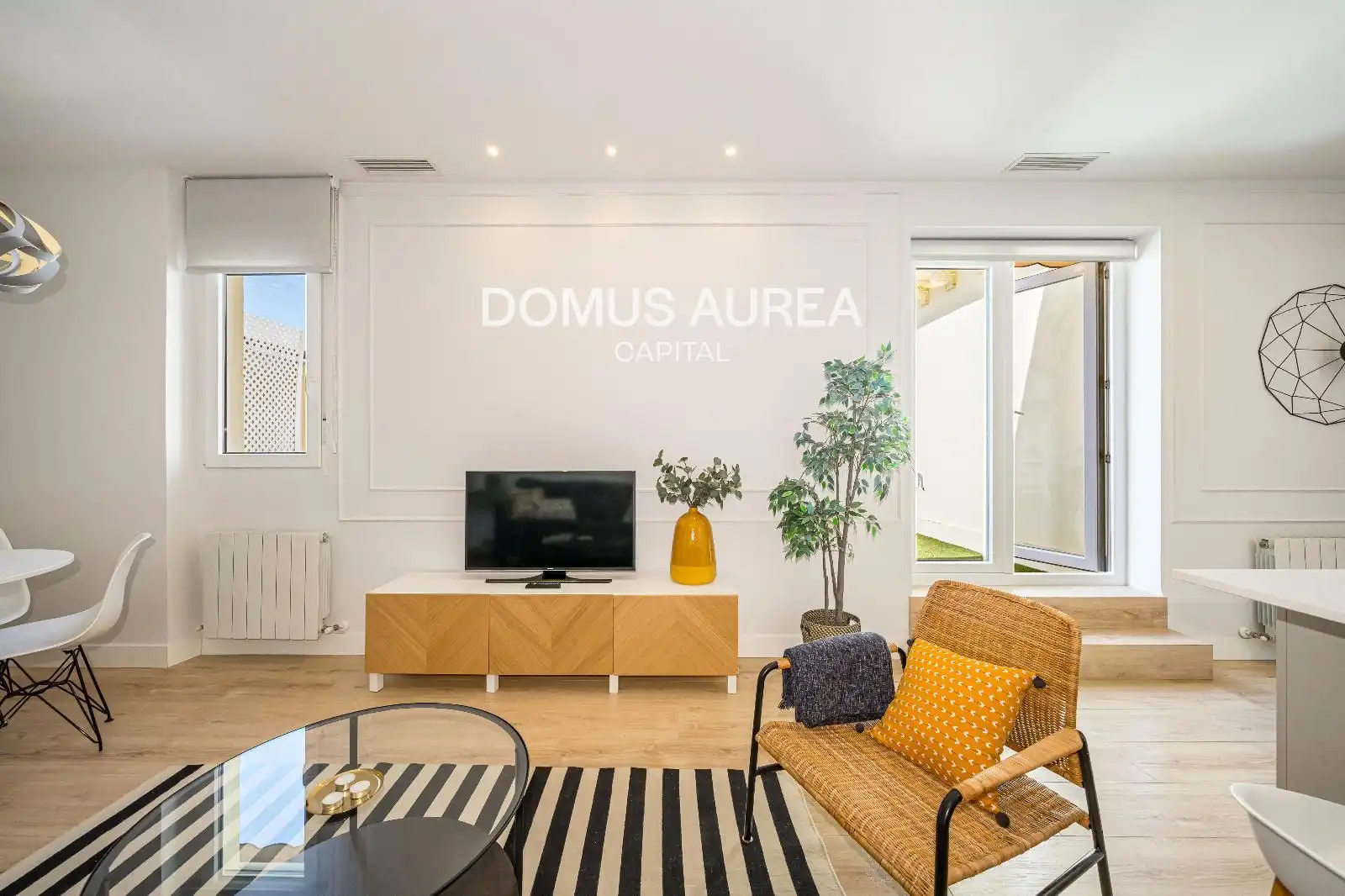 Living room of Attic for rent in Madrid  with Air Conditioner, Heating and Parquet flooring