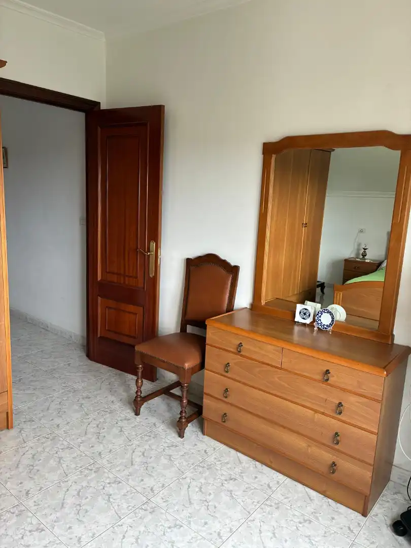 Schlafzimmer von Dachboden zum Verkauf in Barreiros mit Heizung, Abstellraum und Möbliert