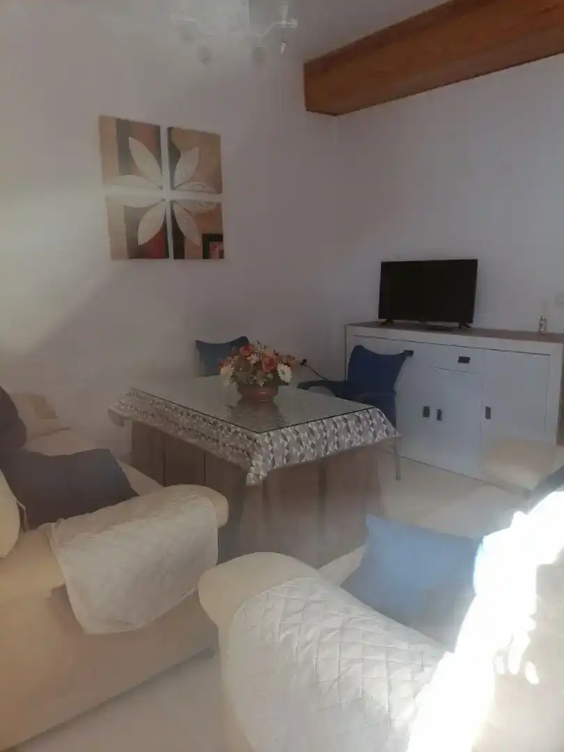 Sala d'estar de Casa adosada en venda en Almodóvar del Río amb Aire condicionat