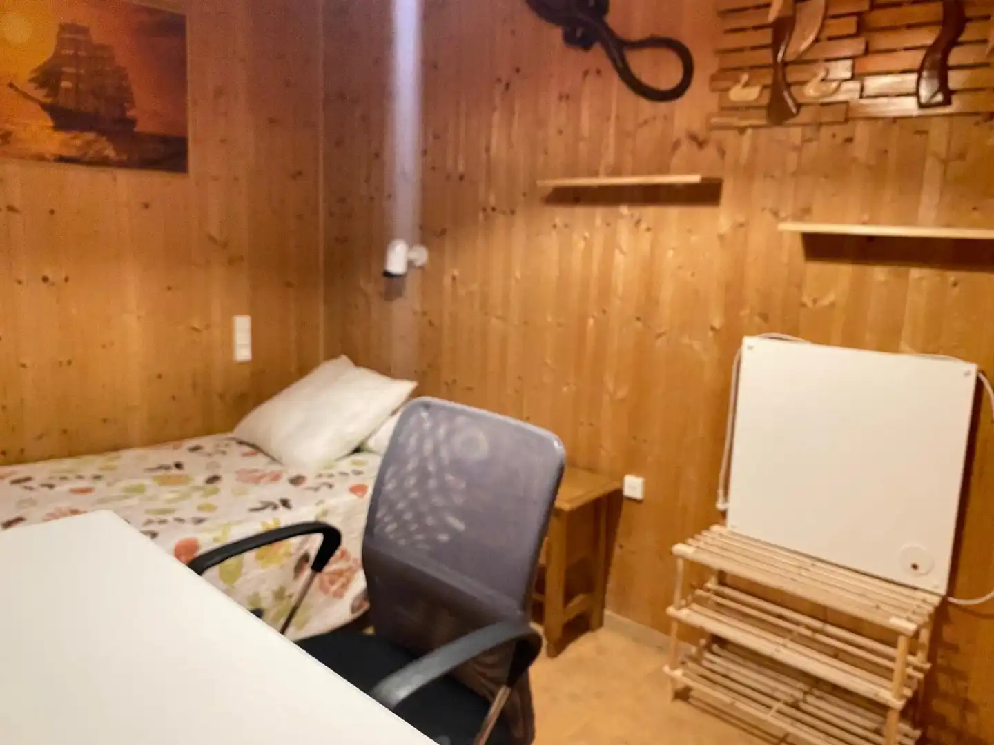 Habitación de Piso de alquiler en Granada con Aire acondicionado y Amueblado