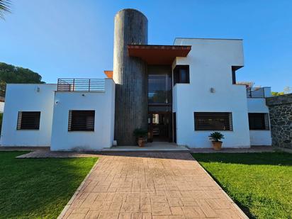 Exterior view of House or chalet for sale in  Córdoba Capital  with Private garden, Terrace and Storage room