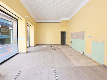 Locale commerciale in affitto a ALT