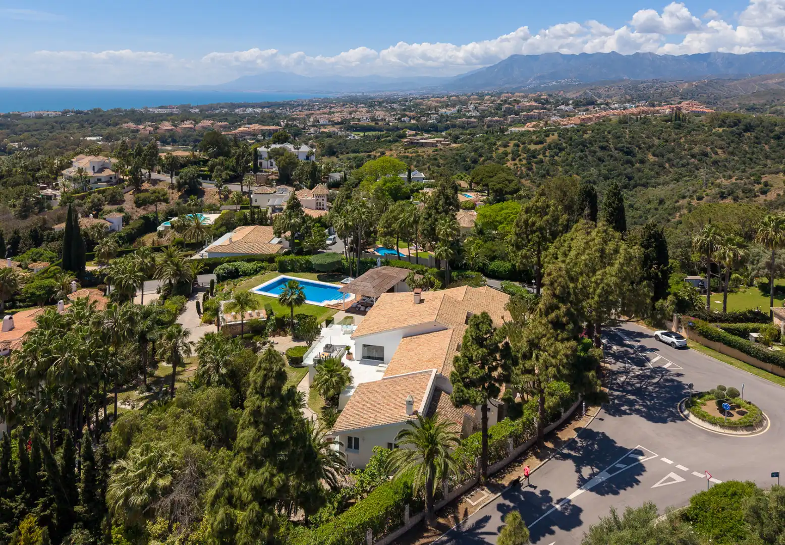 Außenansicht von Haus oder Chalet zum Verkauf in Marbella mit Klimaanlage, Privatgarten und Terrasse