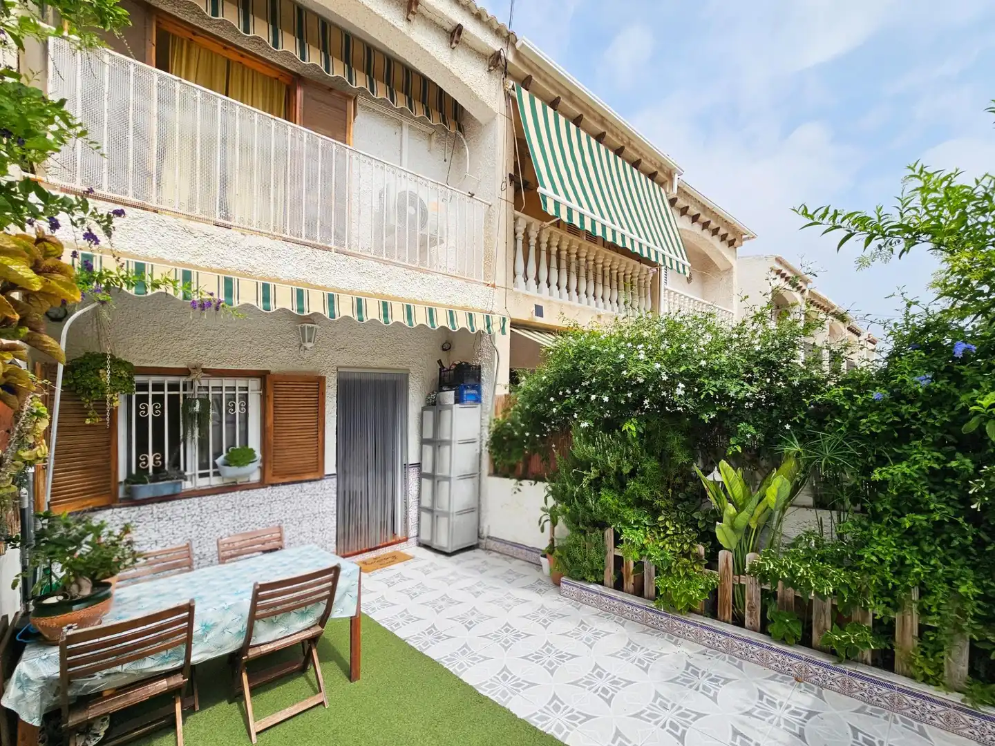 Vista exterior de Casa o xalet en venda en Santa Pola amb Aire condicionat, Calefacció i Jardí privat