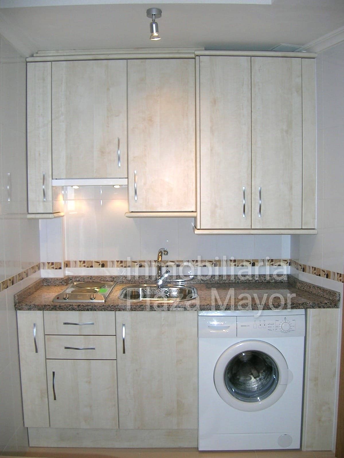 Cuina de Apartament en venda en Salamanca Capital amb Calefacció, Forn i Rentadora
