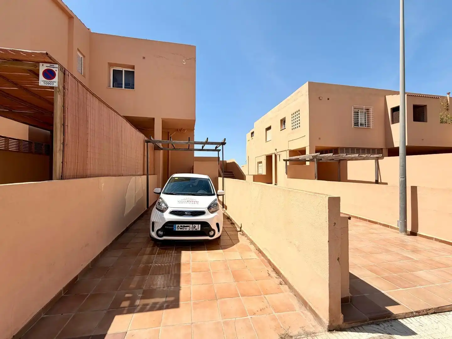 Parkplatz von Wohnung zum Verkauf in Roquetas de Mar mit Klimaanlage, Terrasse und Möbliert