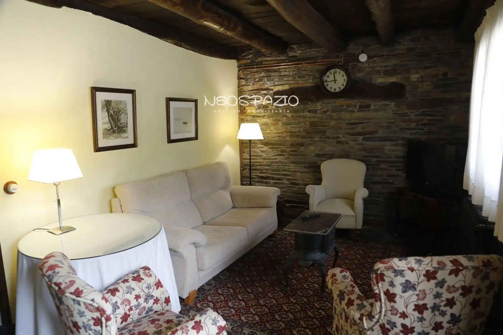 Sala de estar de Casa o chalet en venta en Castroverde con Calefacción y Amueblado