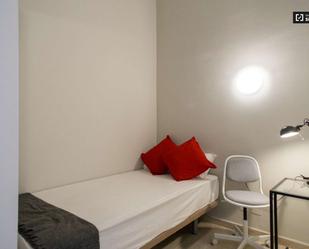 Bedroom of Flat to share in  Barcelona Capital  with Air Conditioner, Heating and Terrace