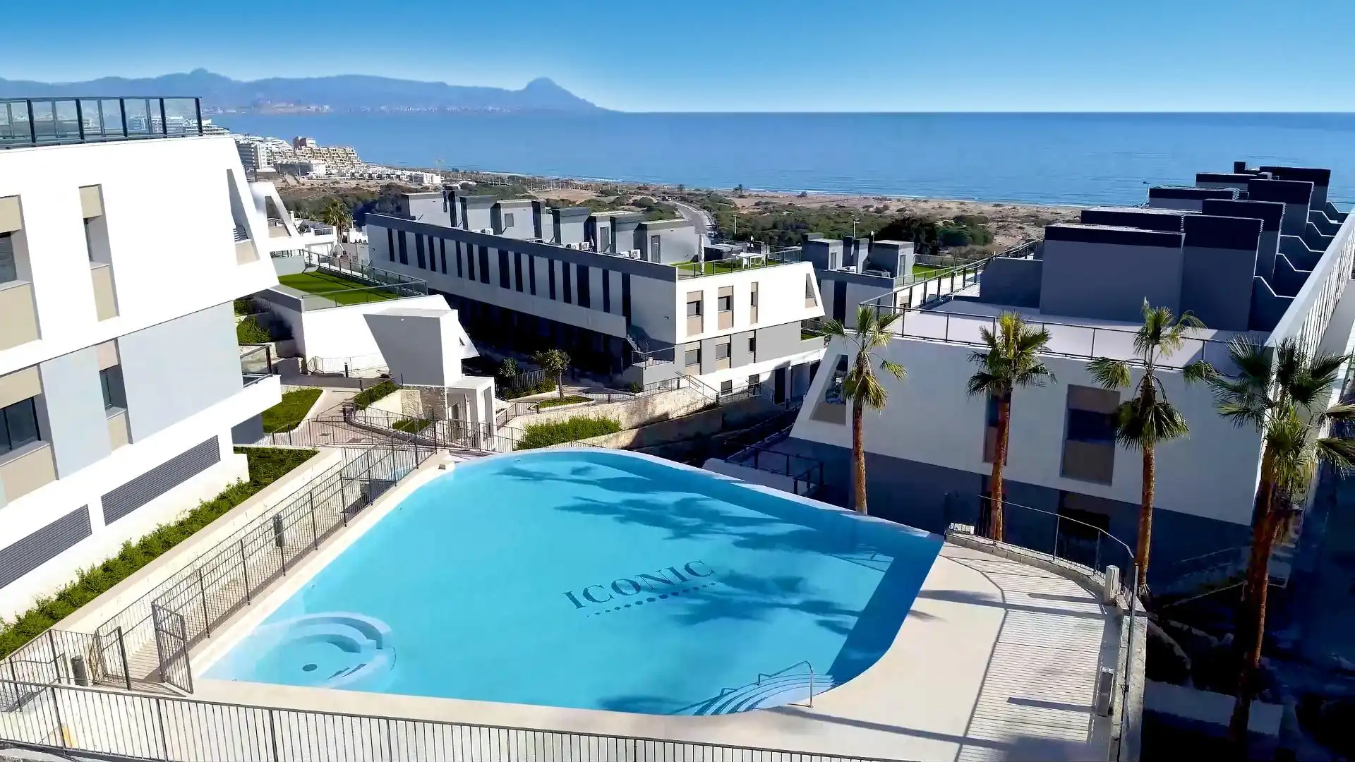 Schwimmbecken von Erdgeschoss zum Verkauf in Santa Pola mit Klimaanlage, Heizung und Privatgarten