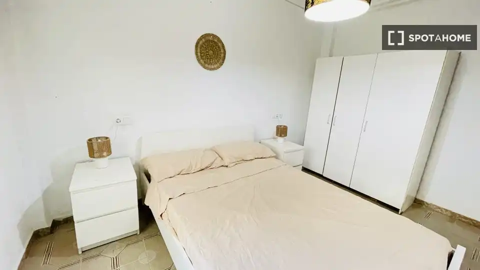 Bedroom of Flat for rent in Valencia  with Air Conditioner, Heating and Furnished