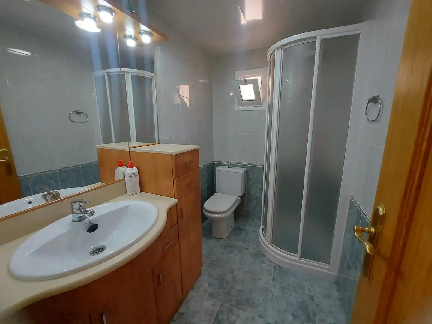 Bathroom of Flat for sale in Sant Andreu de la Barca  with Air Conditioner, Heating and Balcony