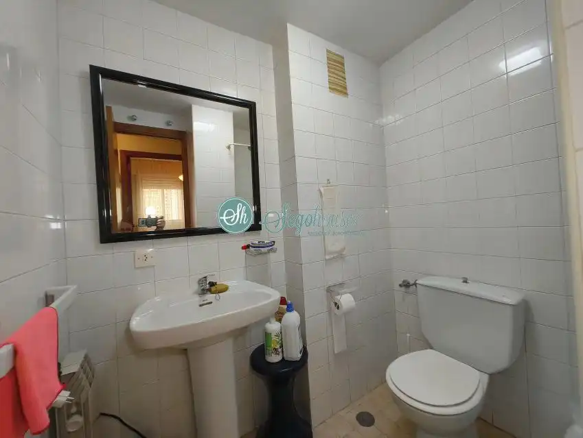 Bathroom of Flat for sale in Segovia  with Heating, Parquet flooring and Terrace