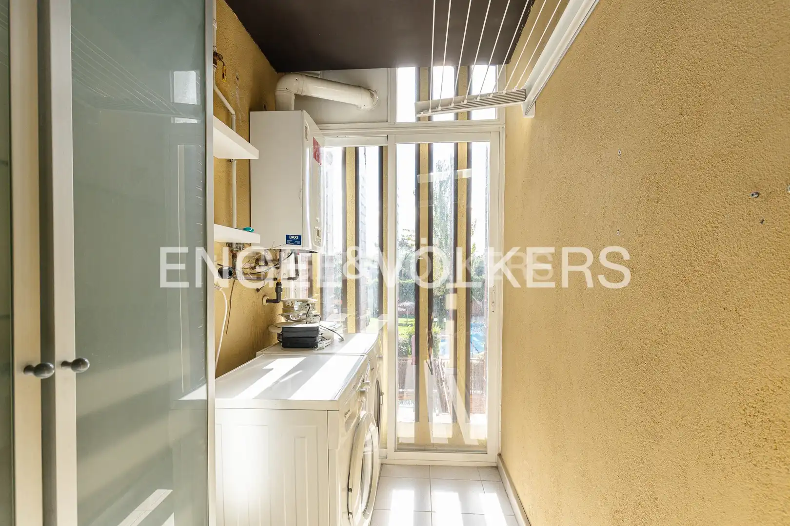Balcony of Flat for rent in Madrid  with Air Conditioner, Heating and Parquet flooring