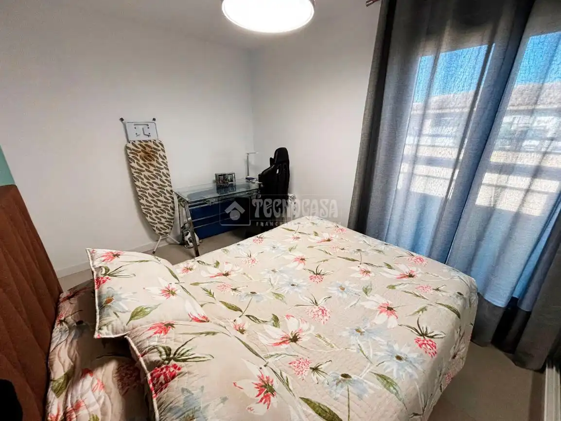 Bedroom of Flat for sale in Zaragoza  with Heating, Terrace and Furnished