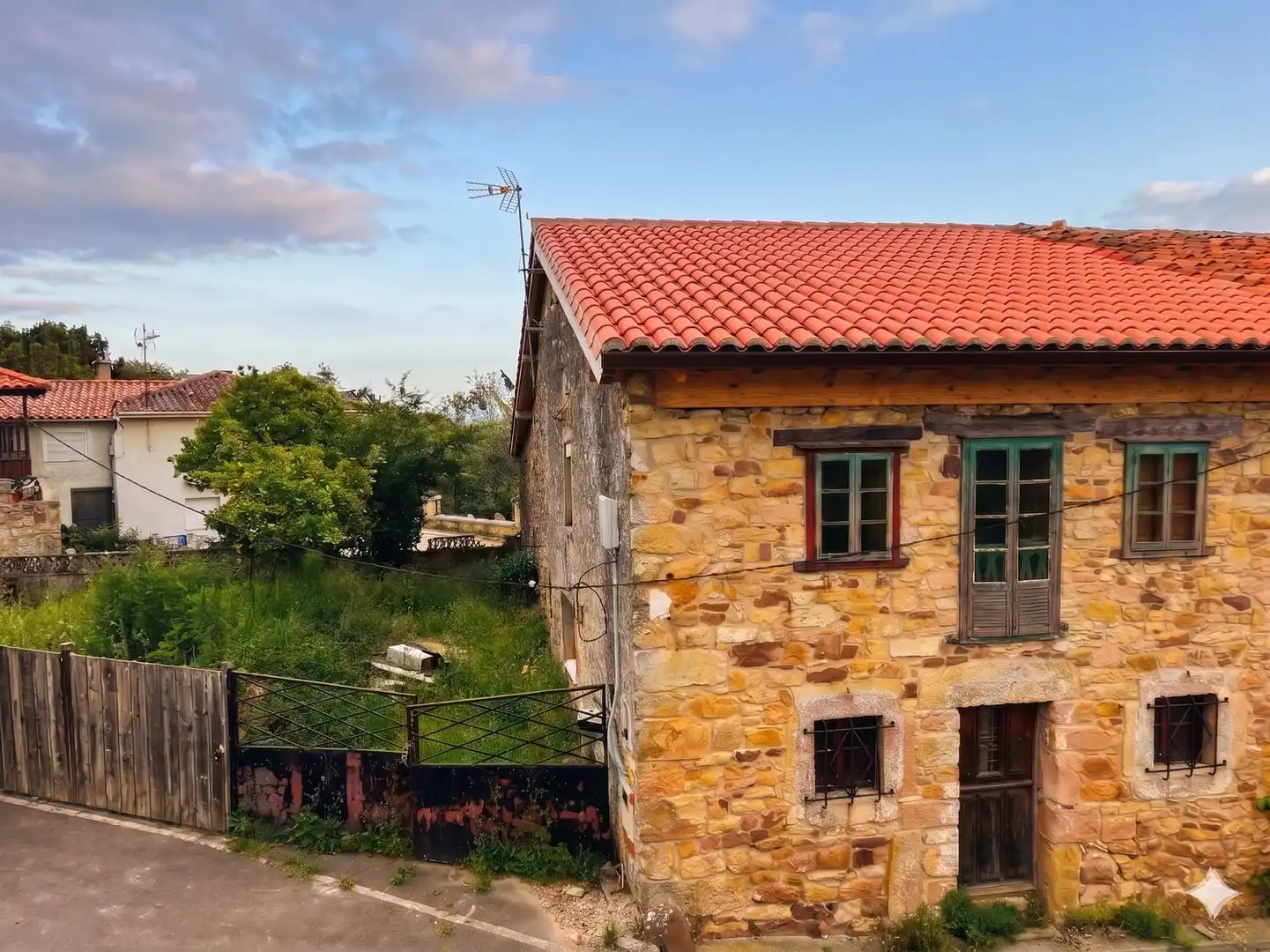 Vista exterior de Casa o xalet en venda en Villaviciosa amb Piscina
