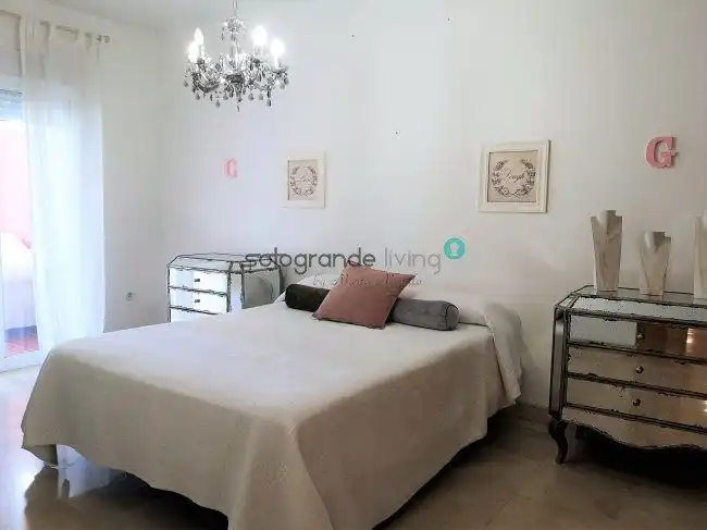 Habitación de Apartamento en venta en Sotogrande con Aire acondicionado, Calefacción y Terraza