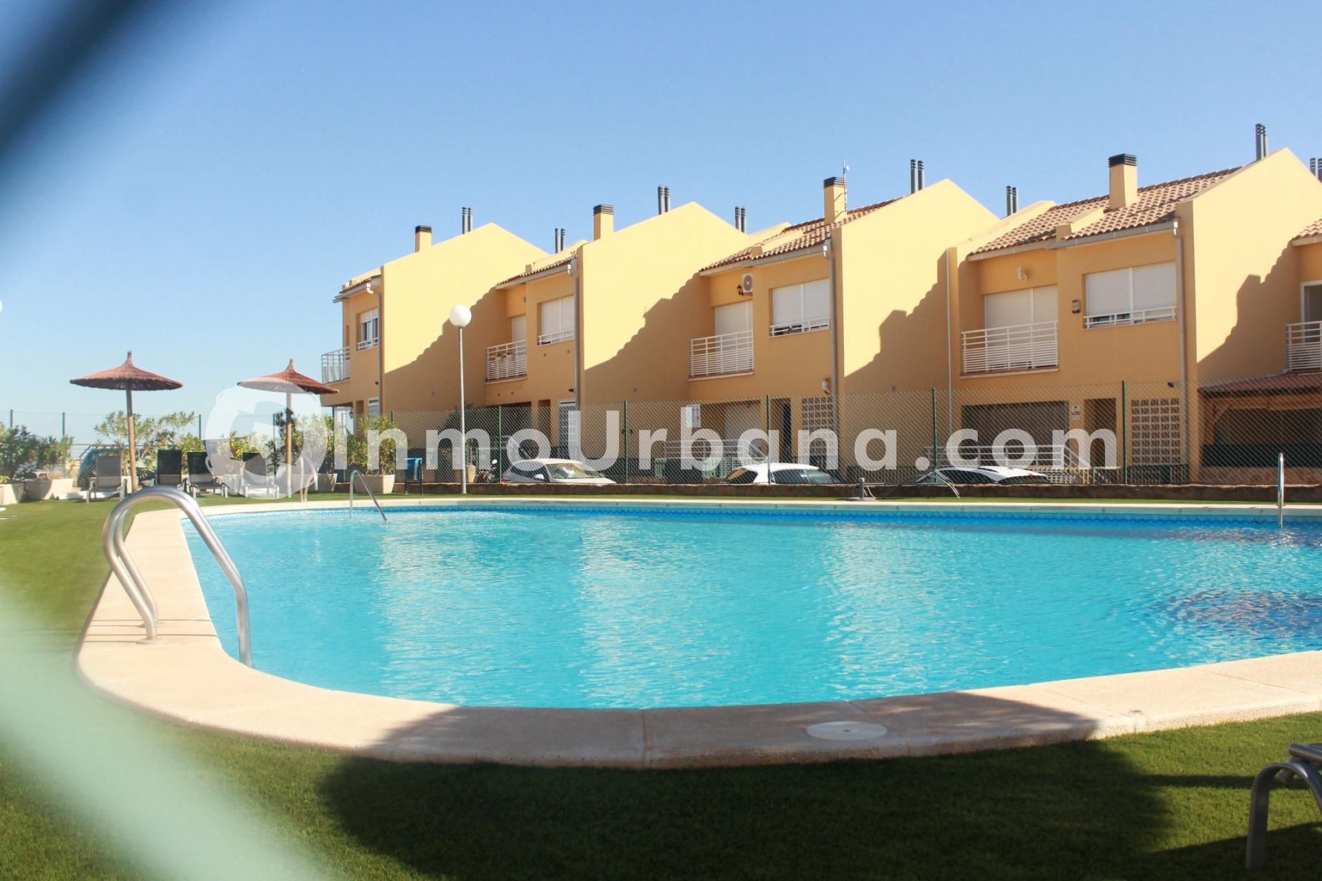 Vista exterior de Dúplex en venda en Monforte del Cid amb Jardí privat, Terrassa i Balcó