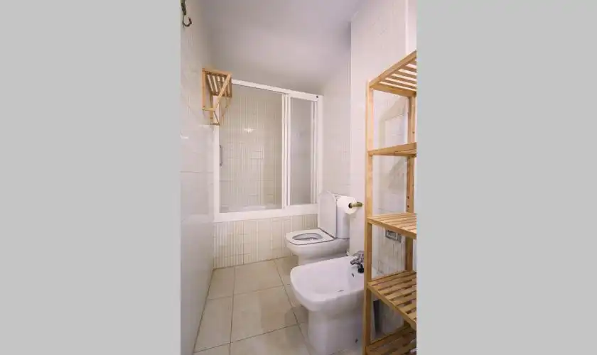 Baño de Apartamento de alquiler en Carboneras con Aire acondicionado, Terraza y Amueblado