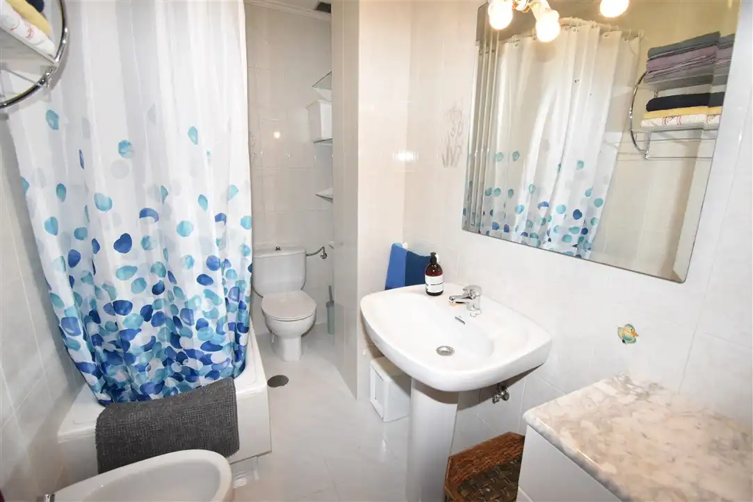 Badezimmer von Erdgeschoss zur Miete in Noja mit Terrasse, Möbliert und Gemeinschaftspool