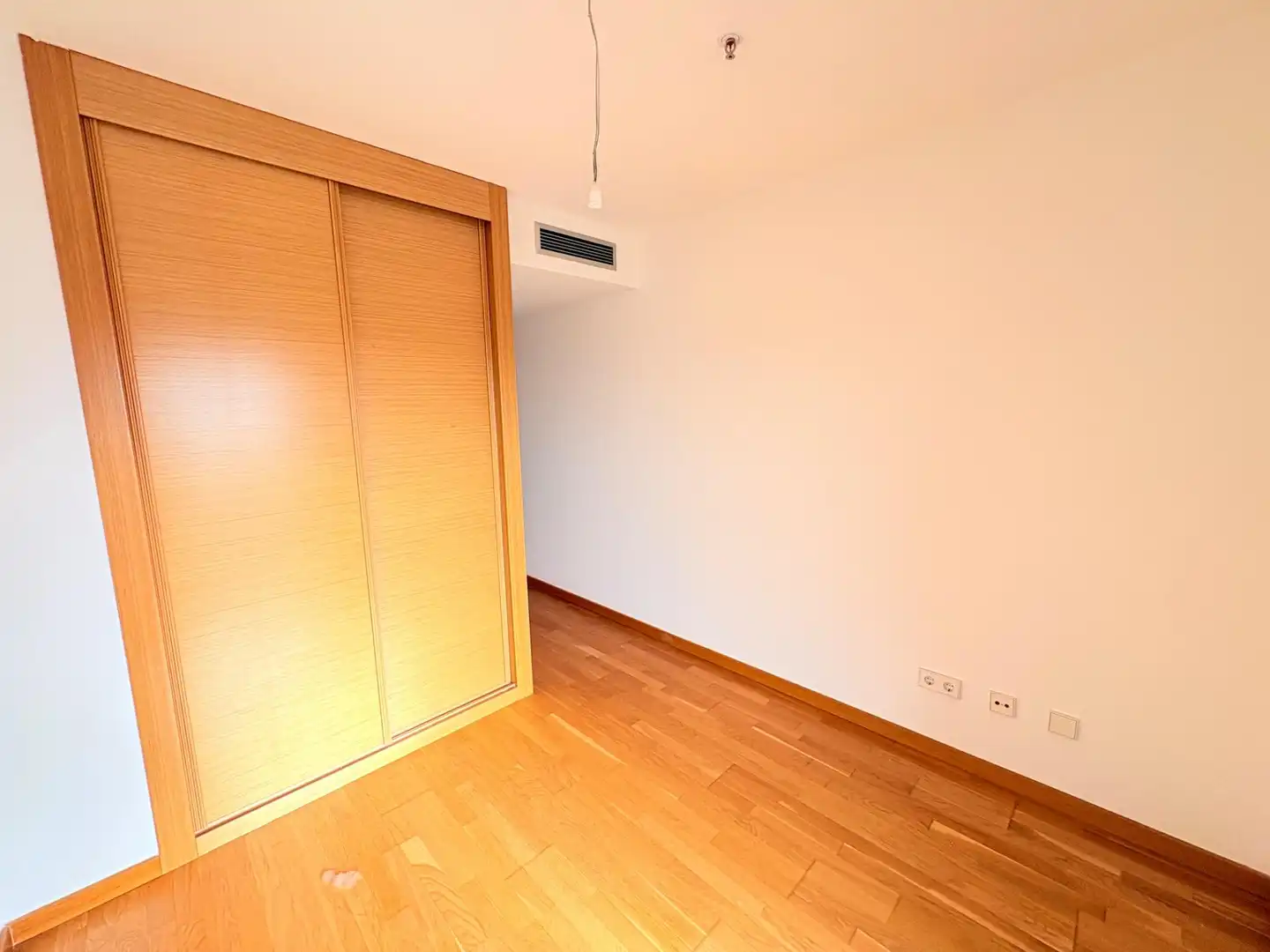 Habitación de Piso en venta en Ponferrada con Aire acondicionado, Trastero y Alarma