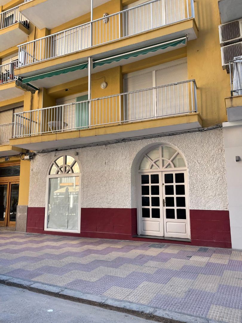 Vista exterior de Local de lloguer en Cullera amb Aire condicionat i Terrassa