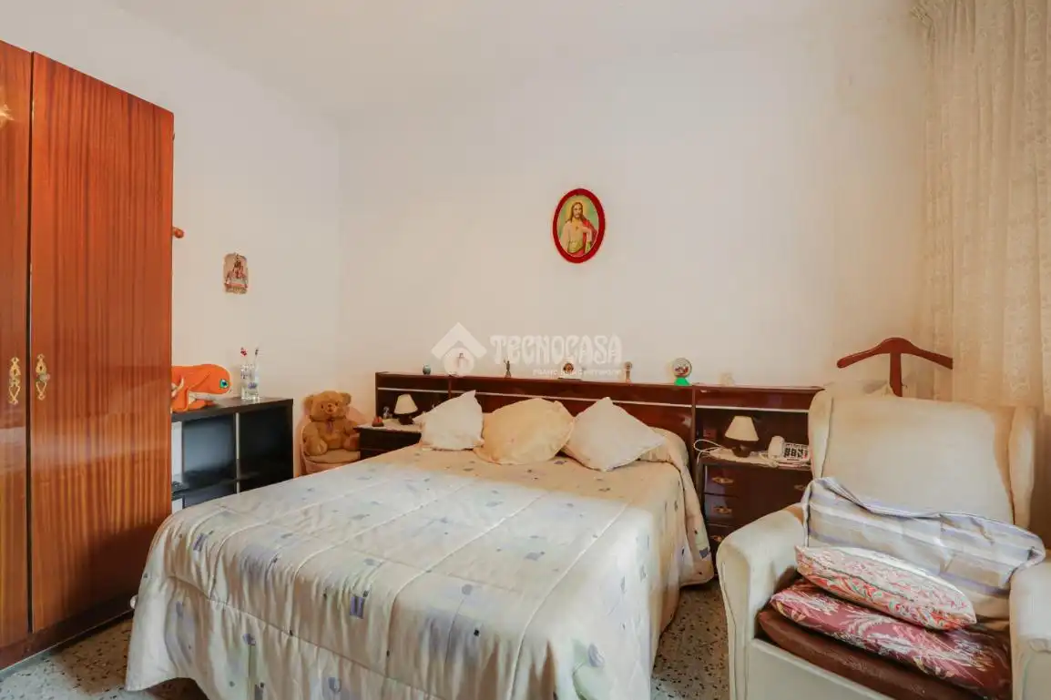 Habitación de Casa adosada en venta en Terrassa