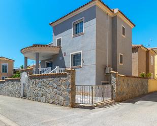 Vista exterior de Casa o xalet en venda en Orihuela amb Aire condicionat, Terrassa i Balcó