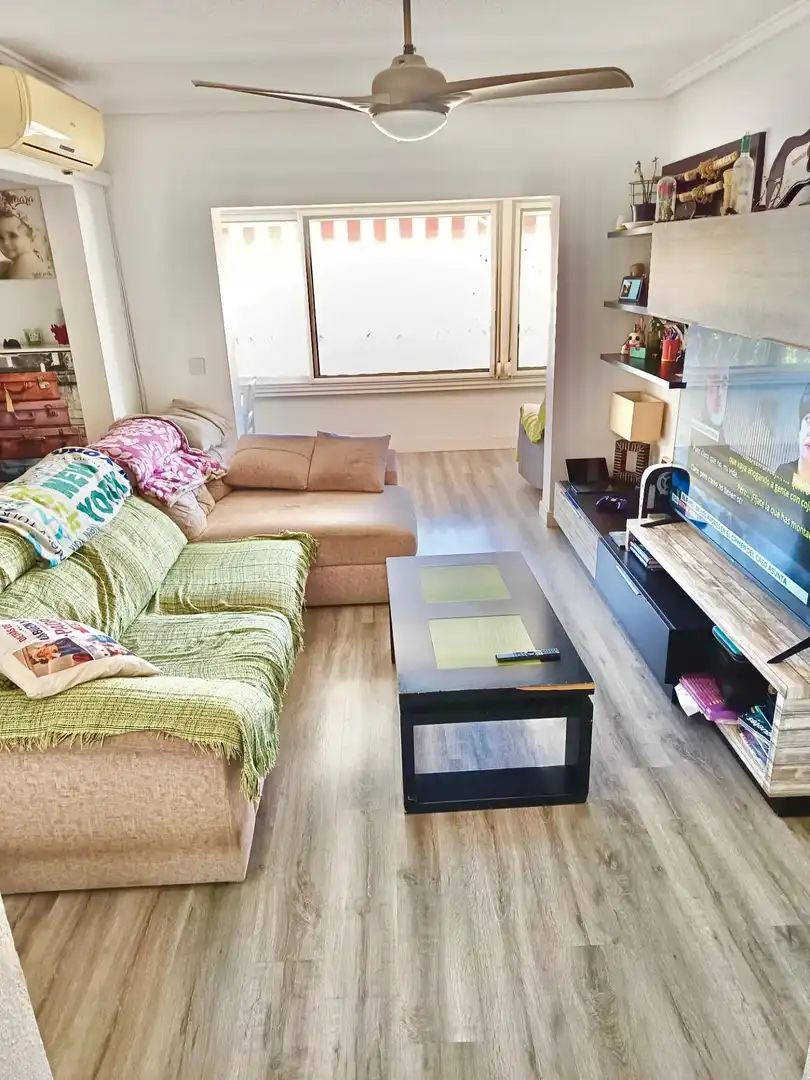 Sala d'estar de Casa adosada en venda en Santa Pola amb Jardí privat i Piscina comunitària