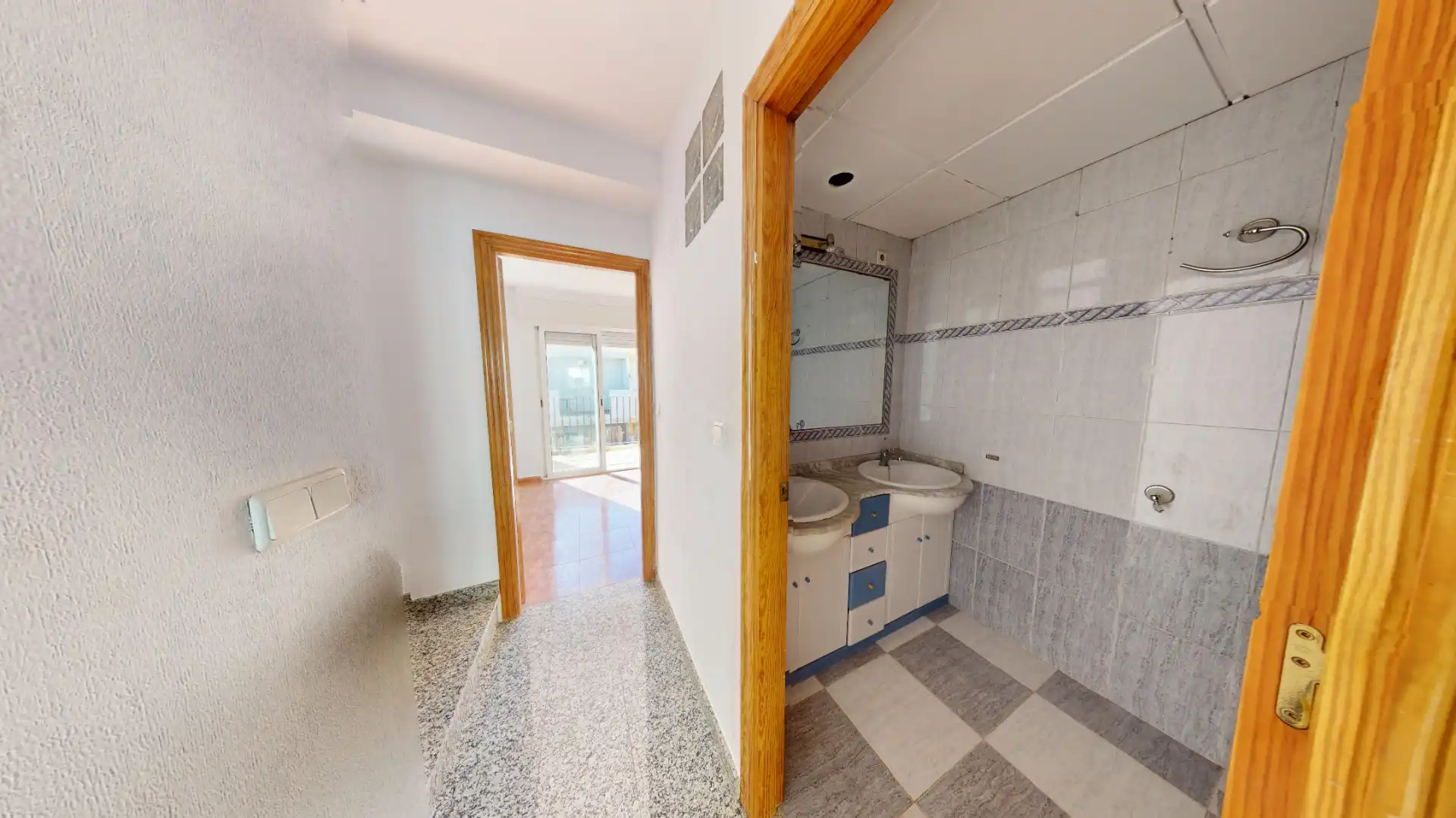 Bany de Casa adosada en venda en Orihuela amb Jardí privat, Terrassa i Balcó