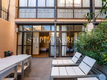 Flat with garden to rent in Eixample