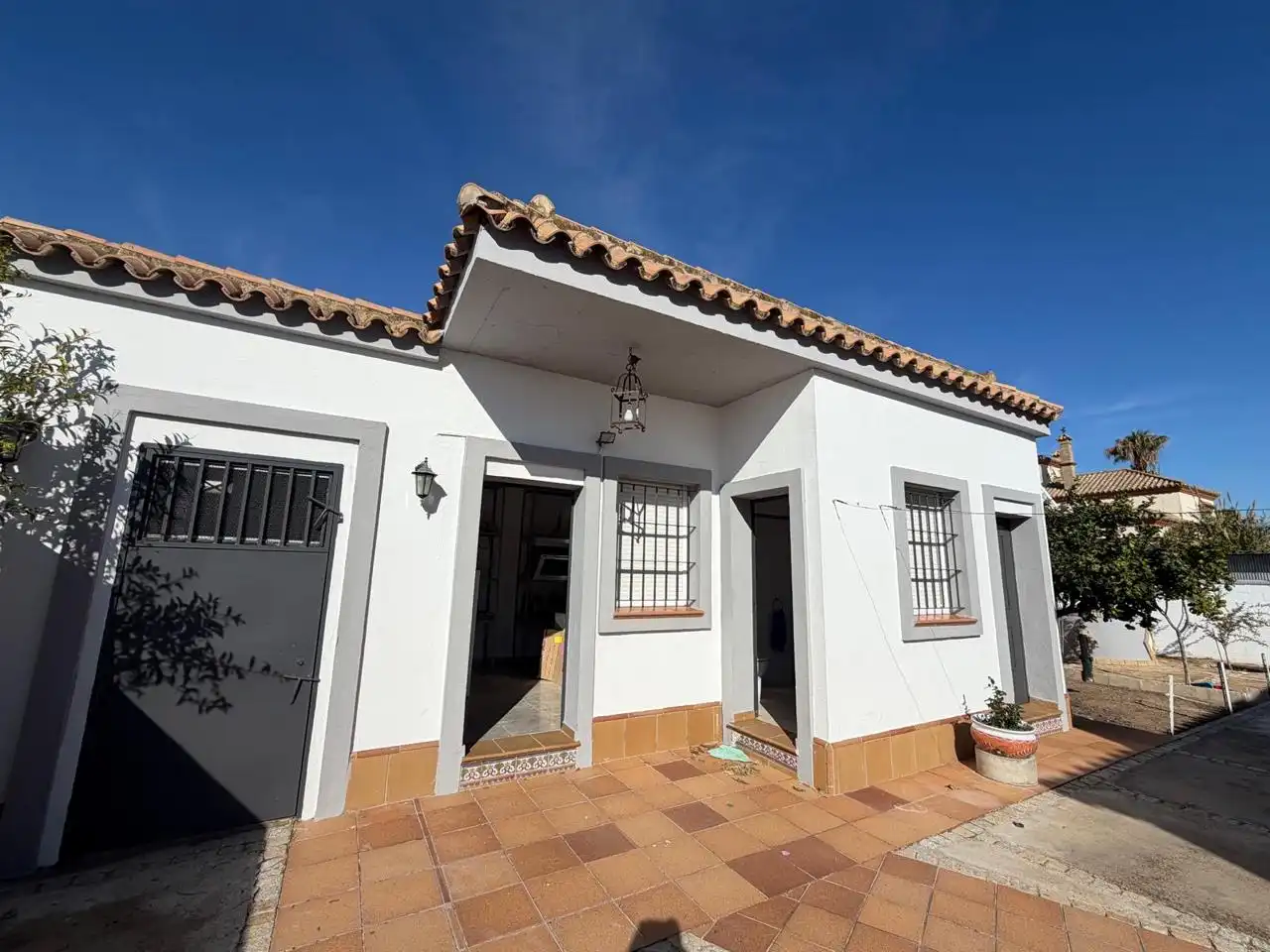 Vista exterior de Casa o chalet en venta en Chipiona con Aire acondicionado, Jardín privado y Piscina