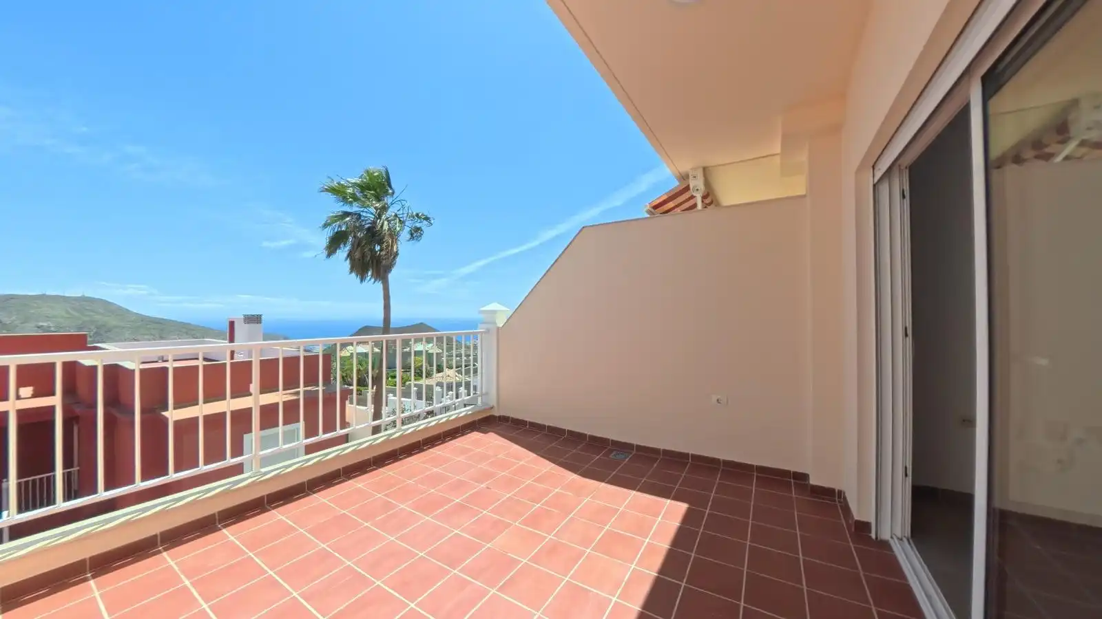 Terrasse von Wohnungen zum Verkauf in Arona mit Terrasse, Ofen und Waschmaschine