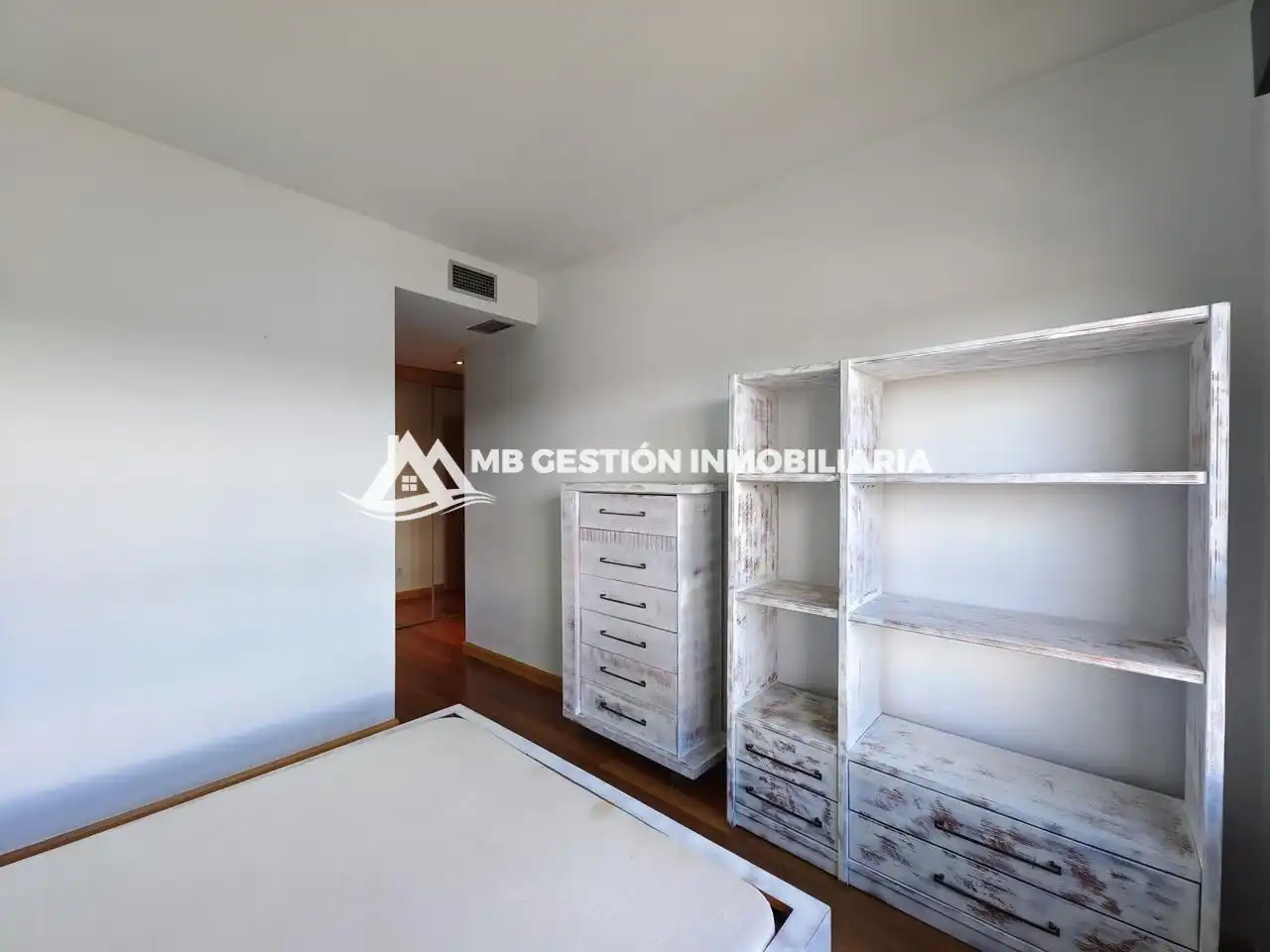 Bedroom of Attic for sale in Fuenlabrada  with Air Conditioner, Heating and Private garden