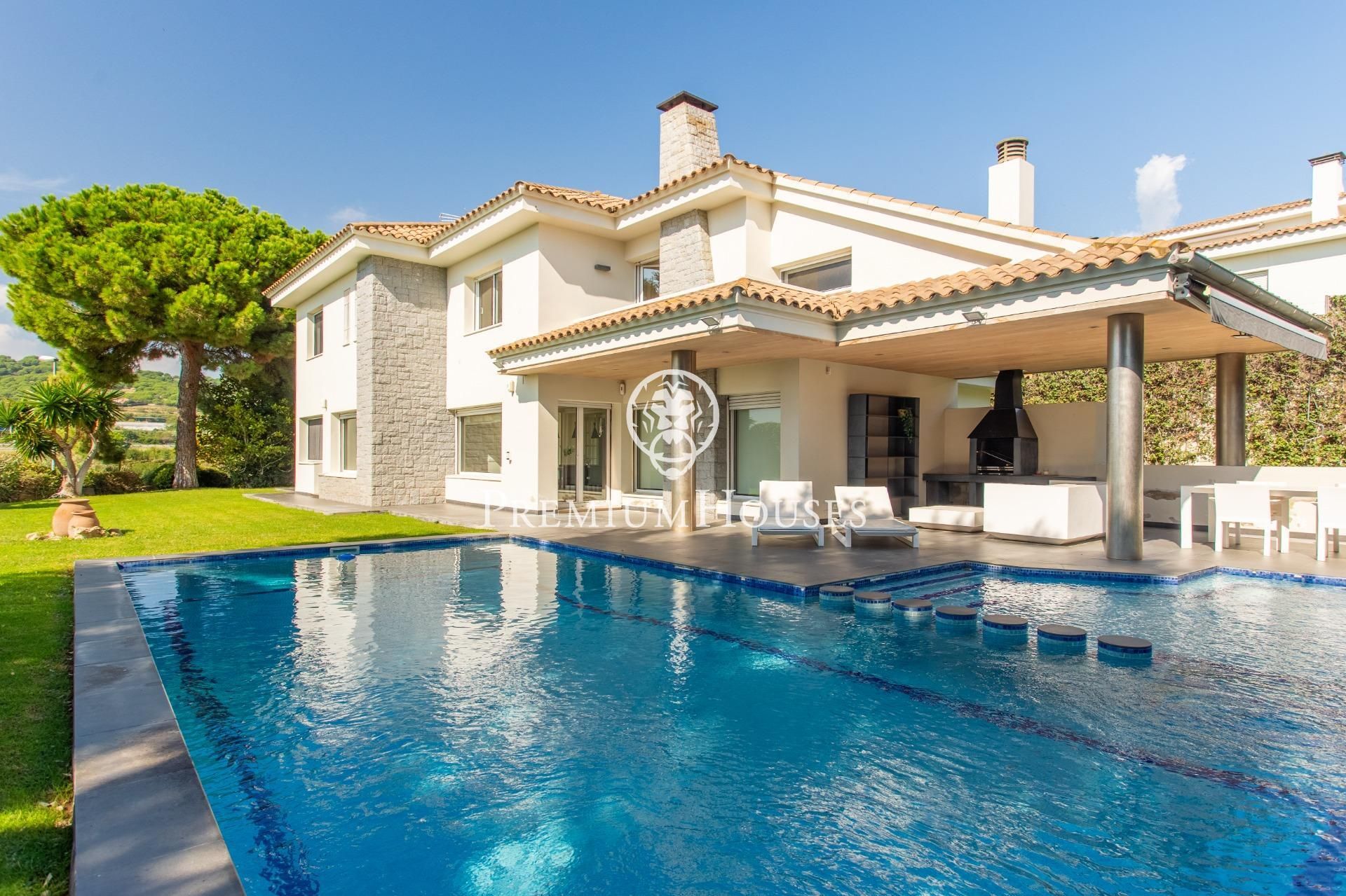 Exterior view of House or chalet for sale in Alella  with Air Conditioner, Heating and Private garden