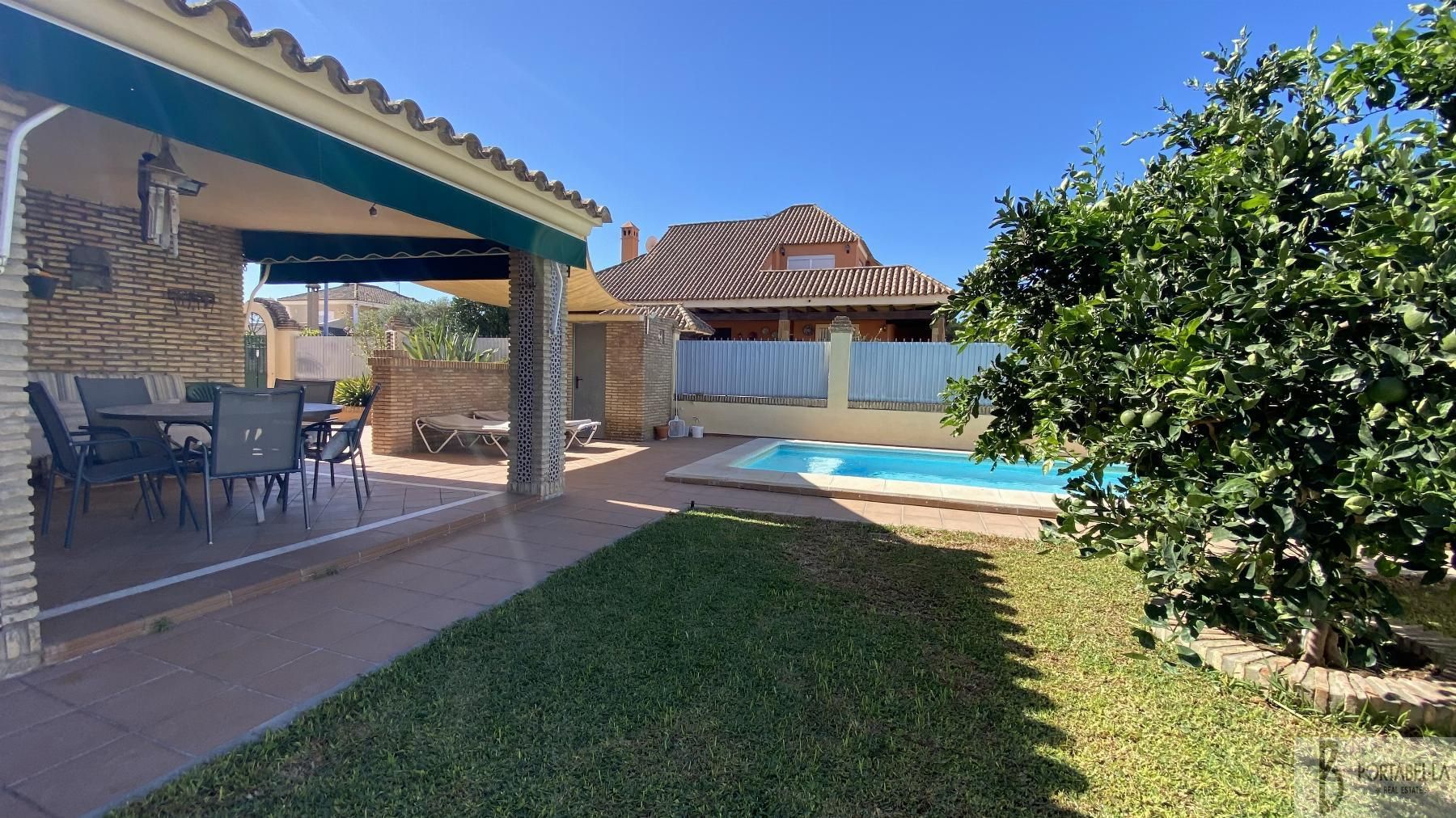 Piscina de Casa o xalet en venda en El Puerto de Santa María amb Aire condicionat, Terrassa i Traster