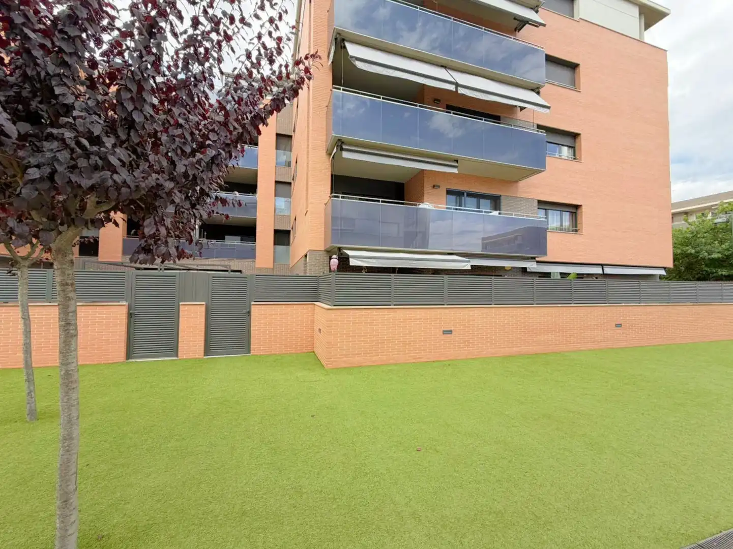 Exterior view of Flat for sale in El Prat de Llobregat  with Air Conditioner, Parquet flooring and Terrace
